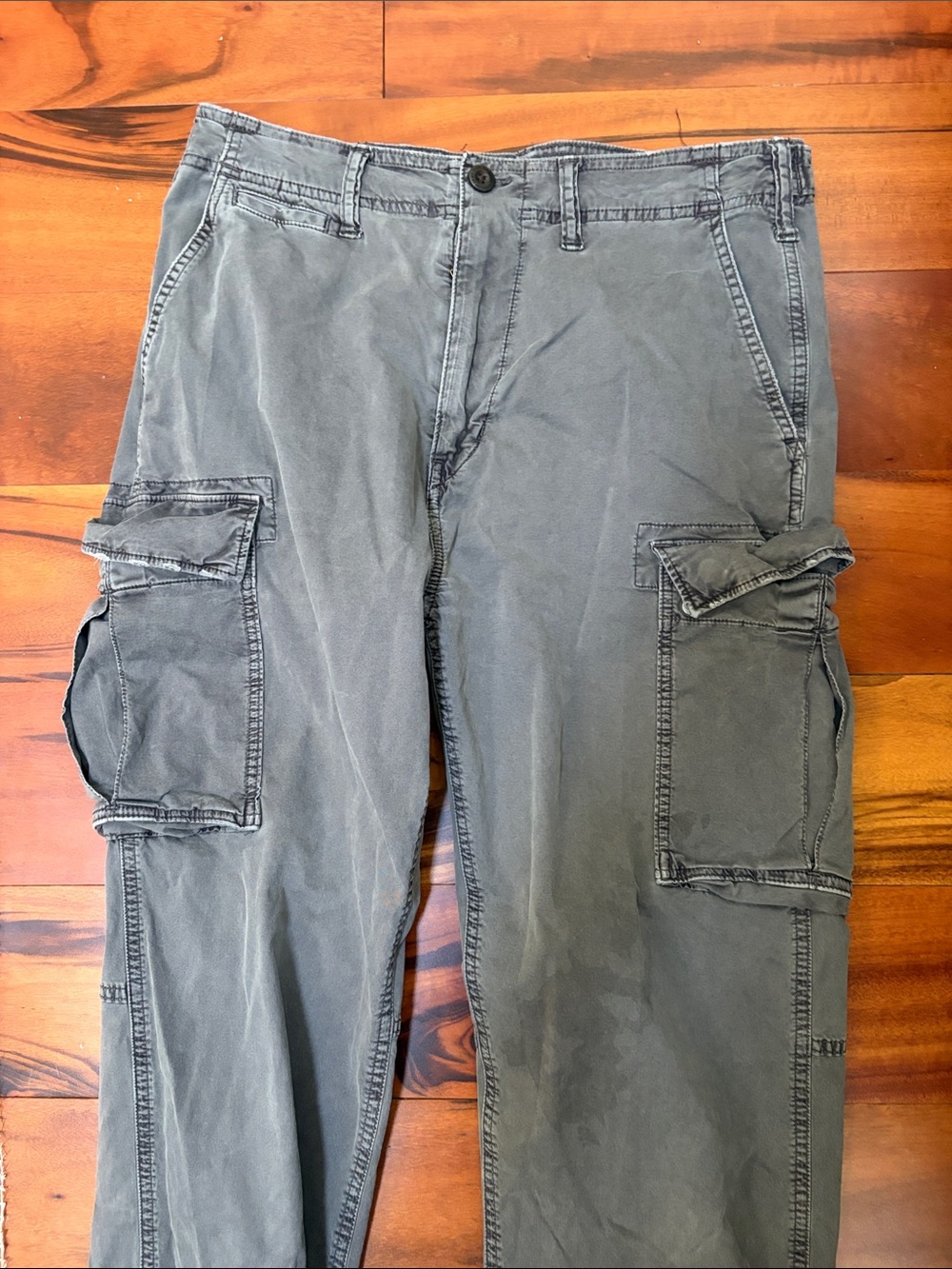 American Eagle  Men's Cargo Pants in Faded Gray